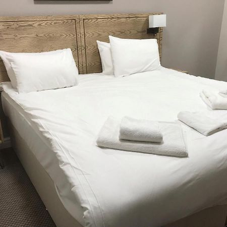 Markets Tavern Hotel Брекон Экстерьер фото